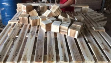 Cục gù pallet gỗ sẵn kho – Giải pháp chân kê tiêu chuẩn, tiện lợi cho sản xuất & kho bãi
